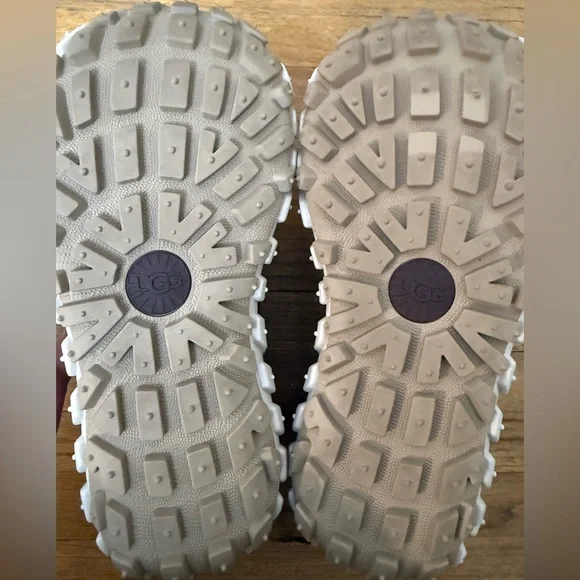 UGG Chestnut Platform Clogs Slippers Women’s 7 EU 38 - Picture 7 of 10